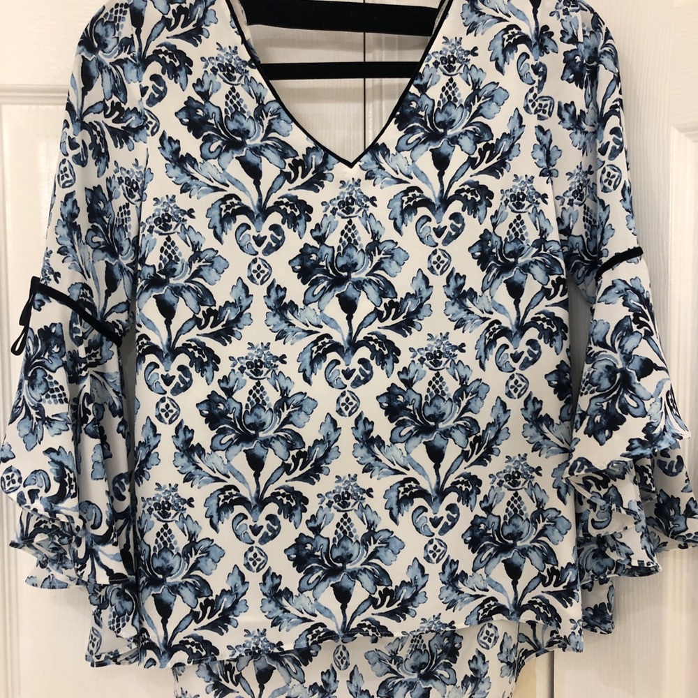 Gorgeous top goes well with jeans.